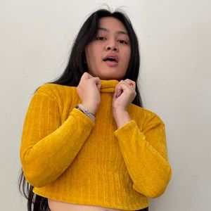 Yellow long sleeved cropped turtleneck